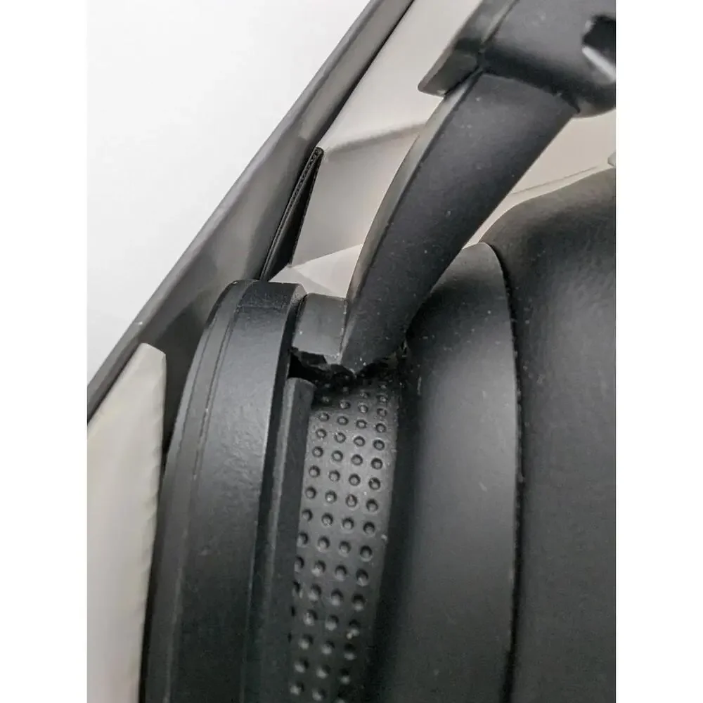 Microsoft Xbox Wireless Headset 2065 - Black READ - Broken R Ear Connect